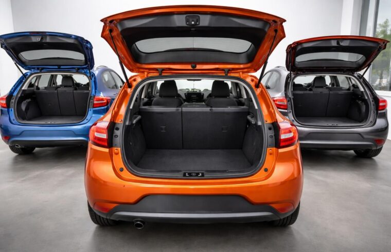 comparez facilement les dimensions intérieures et le volume du coffre de la renault clio 4 avec ceux d'autres modèles de voitures pour faire un choix éclairé.