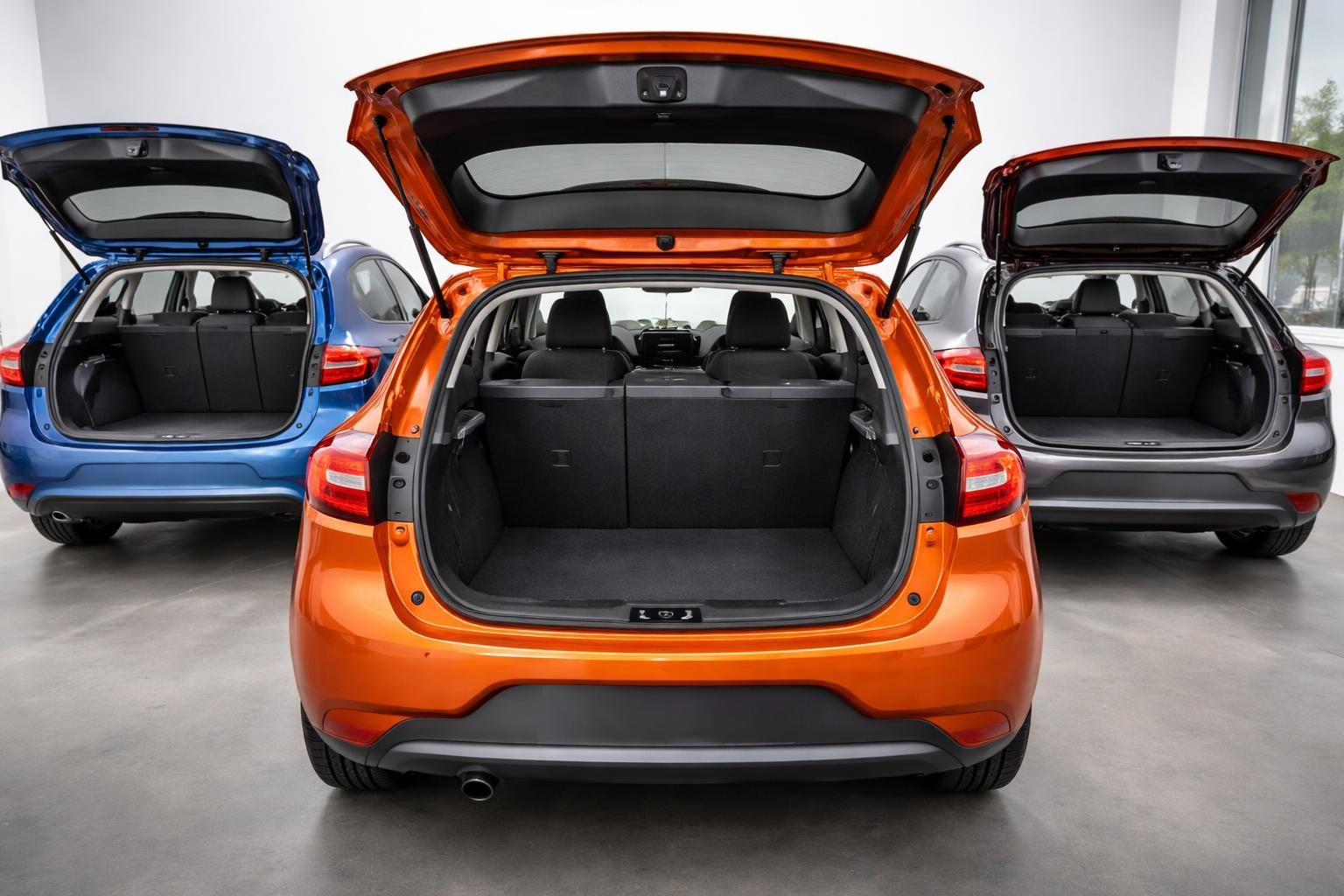 comparez facilement les dimensions intérieures et le volume du coffre de la renault clio 4 avec ceux d'autres modèles de voitures pour faire un choix éclairé.