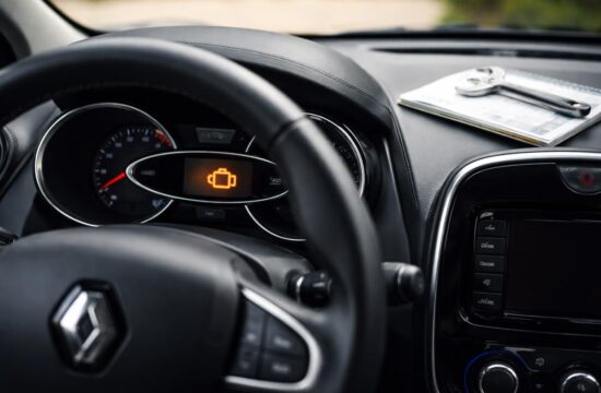 découvrez la signification du voyant moteur sur votre clio 4 et explorez les solutions possibles pour diagnostiquer et résoudre rapidement ce problème afin d'assurer la bonne santé de votre véhicule.